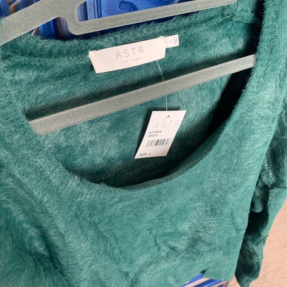 ⭐️ASTR the label Fuzzy Crop Sweater Super Soft LG - Picture 5 of 6